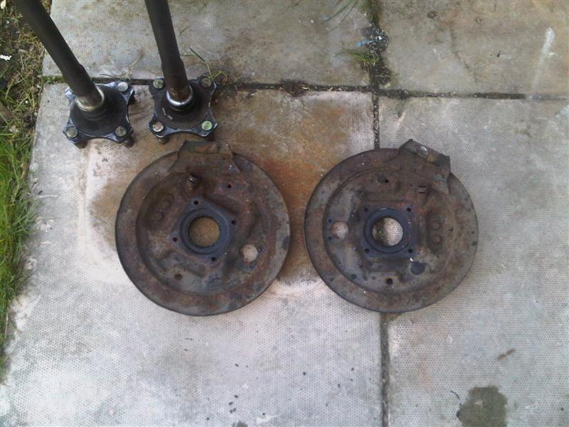 Bedford Rascal rear axle back plates