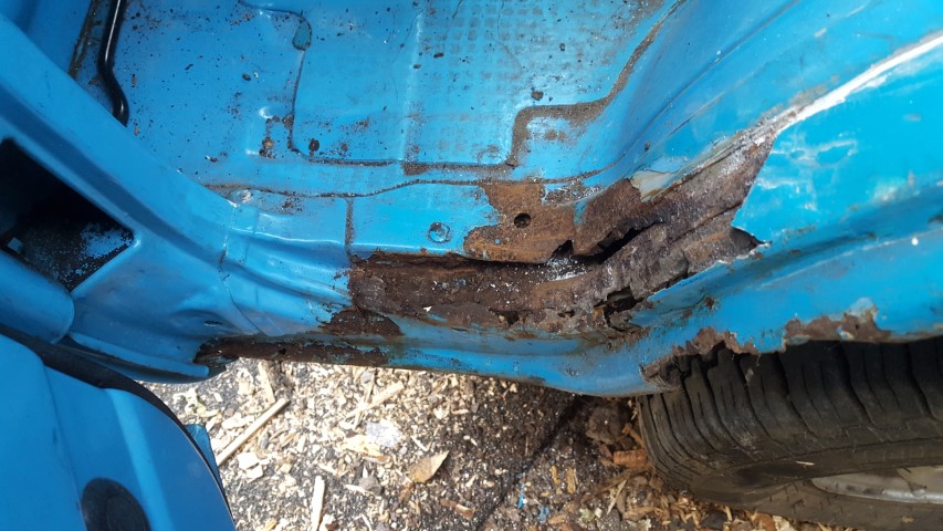Bedford Rascal wheel arch needing repair